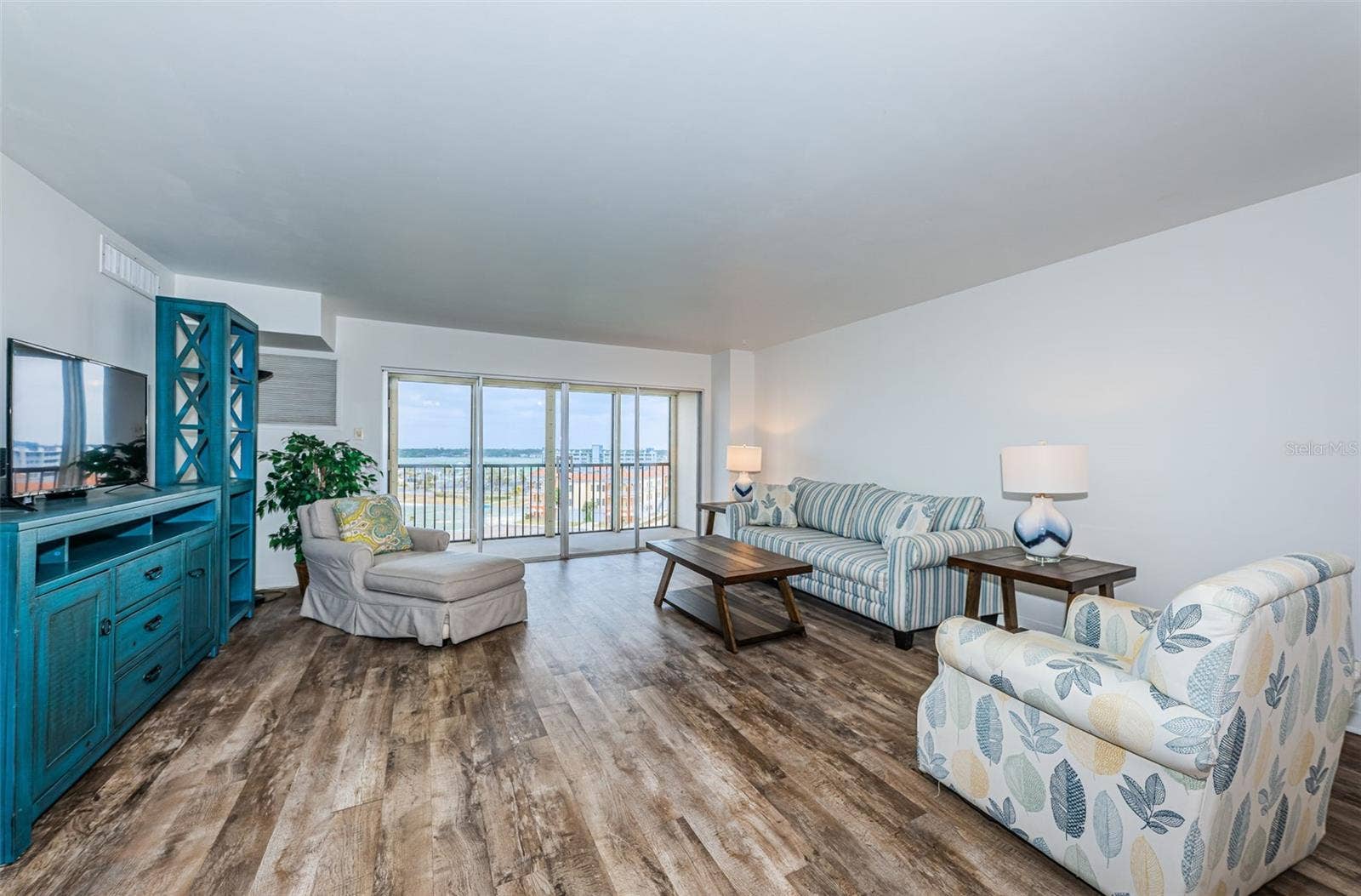 10355 PARADISE BOULEVARD, #711, Treasure Island, FL 33706 10355 PARADISE BOULEVARD, #711, Treasure Island, FL 33706