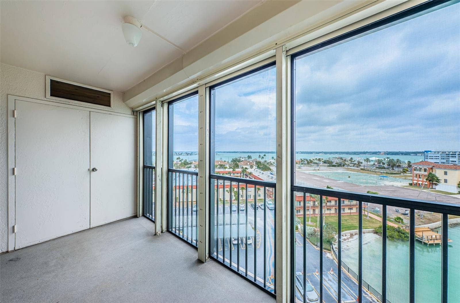 10355 PARADISE BOULEVARD, #711, Treasure Island, FL 33706 10355 PARADISE BOULEVARD, #711, Treasure Island, FL 33706