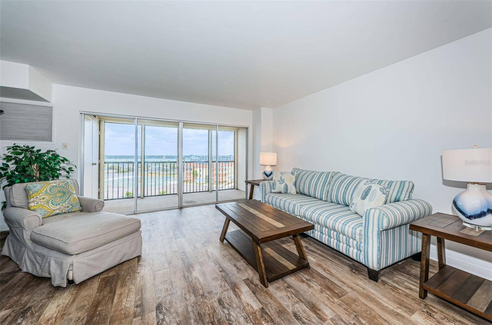 10355 PARADISE BOULEVARD, #711, Treasure Island, FL 33706 10355 PARADISE BOULEVARD, #711, Treasure Island, FL 33706