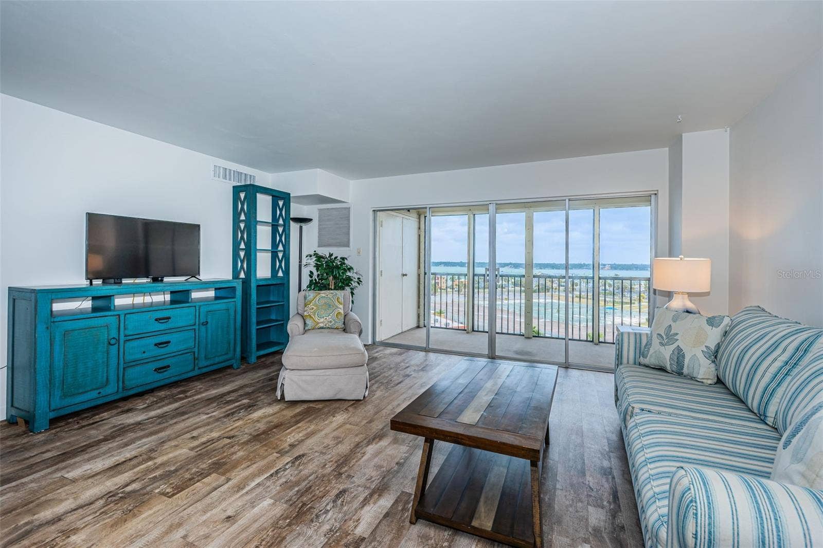 10355 PARADISE BOULEVARD, #711, Treasure Island, FL 33706 10355 PARADISE BOULEVARD, #711, Treasure Island, FL 33706