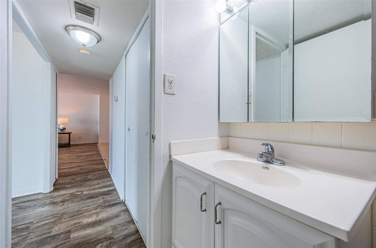 10355 PARADISE BOULEVARD, #711, Treasure Island, FL 33706 10355 PARADISE BOULEVARD, #711, Treasure Island, FL 33706