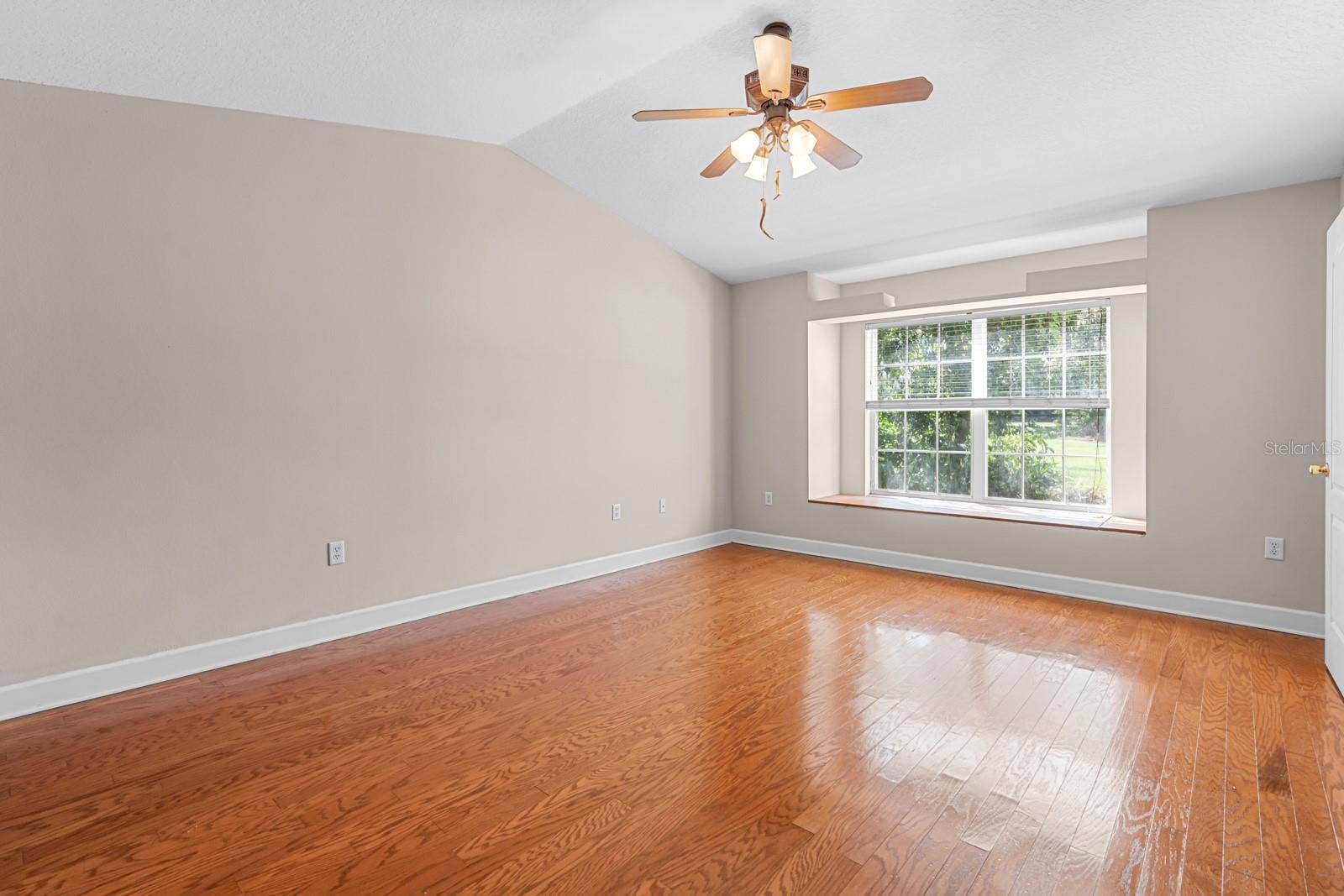 1435 CHERRY LANE, Lakeland, FL 33811 Primary Suite, main floor