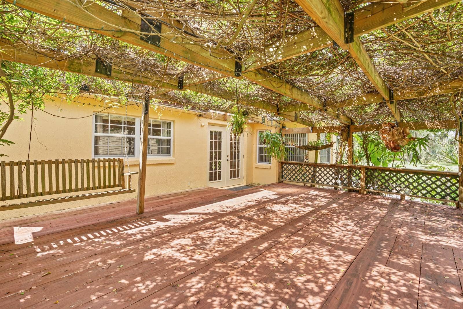 1435 CHERRY LANE, Lakeland, FL 33811 Patio with flowering vines