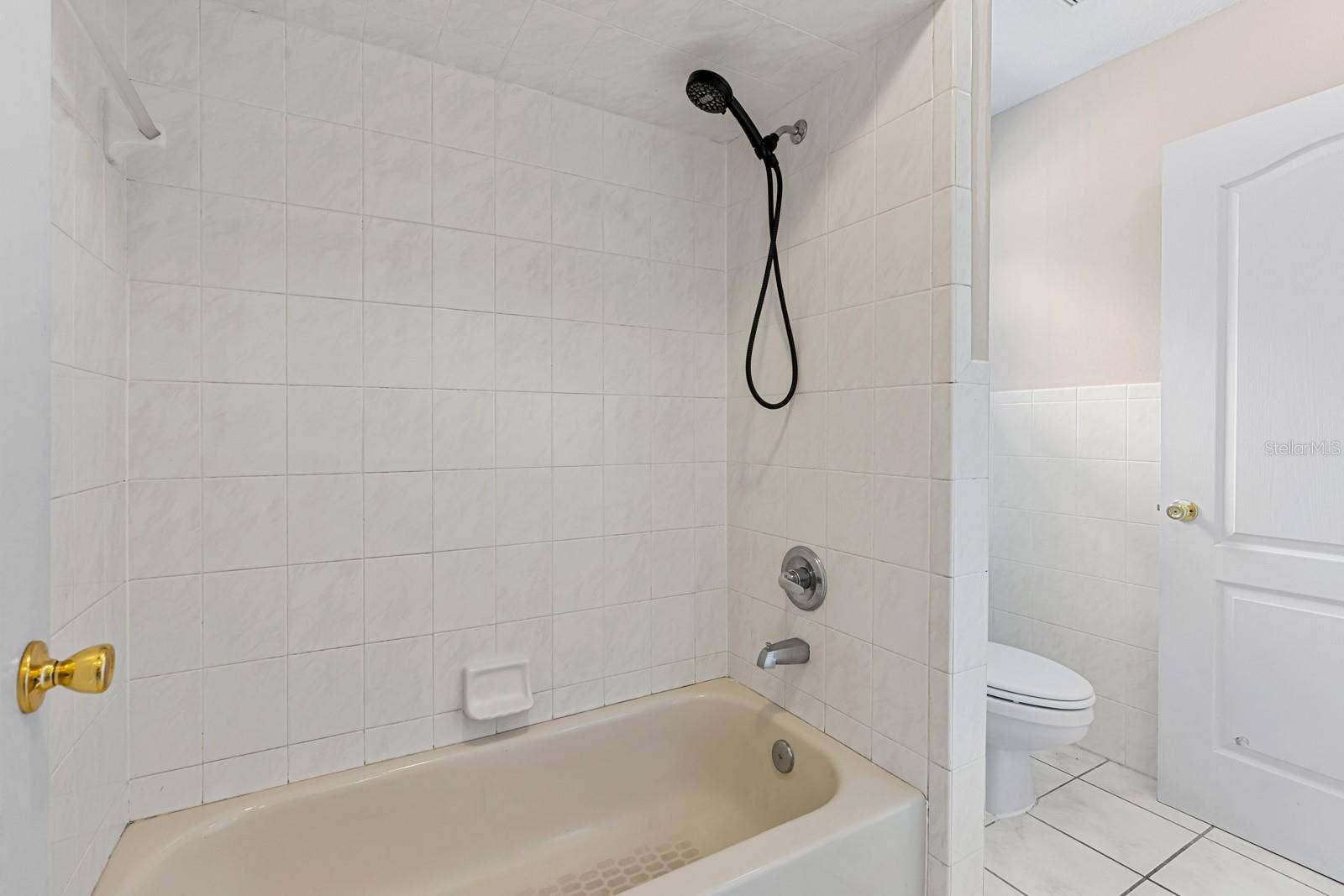 1435 CHERRY LANE, Lakeland, FL 33811 guest bath 2