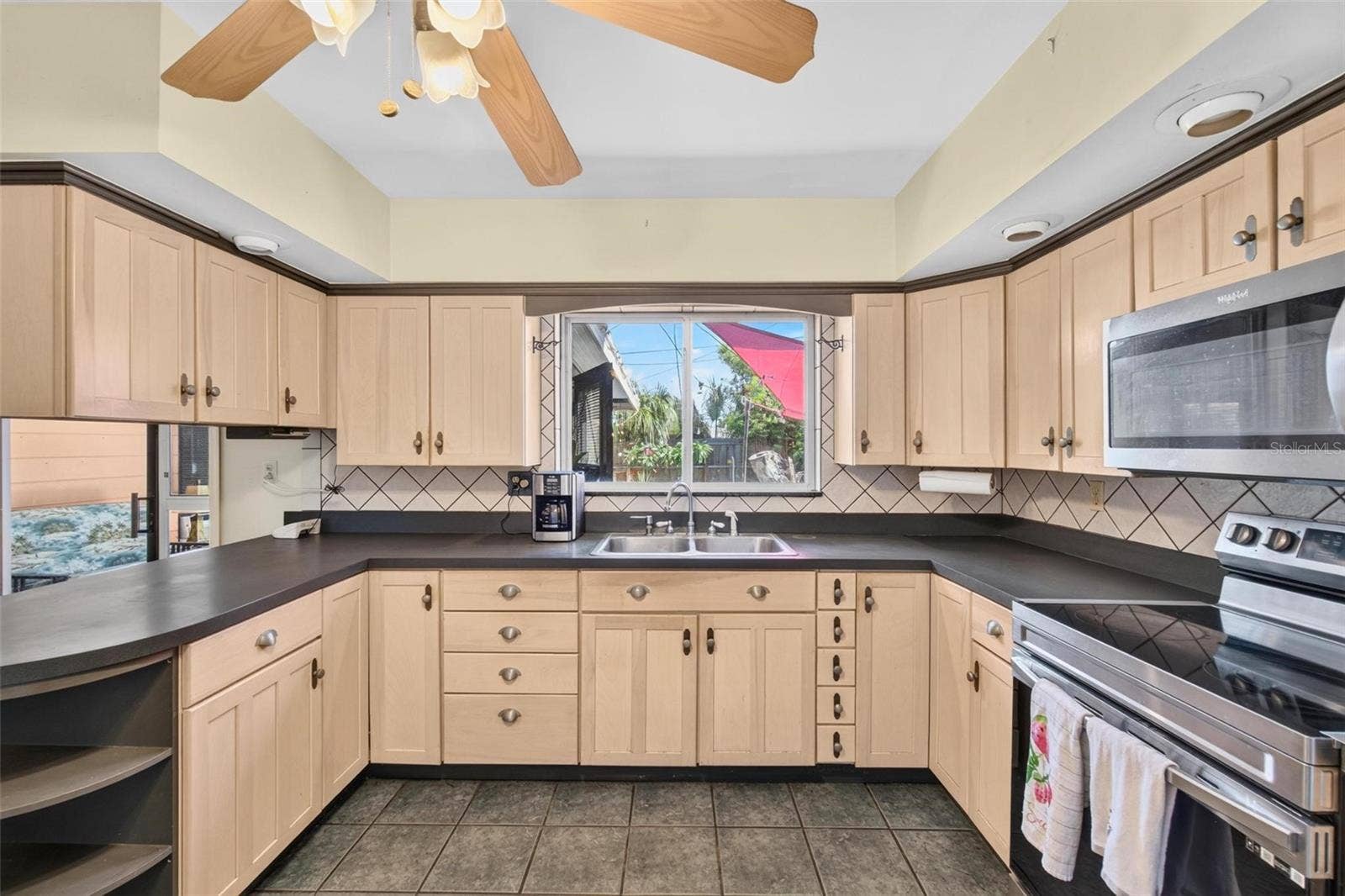 6069 27TH AVENUE N, St Petersburg, FL 33710