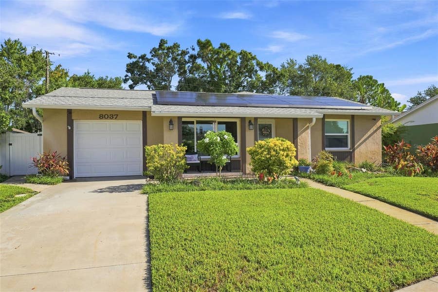 Property photo for 8037 POWDER HORN CIRCLE, Largo, FL