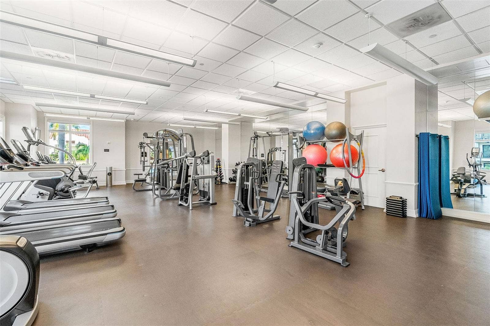300 BEACH DRIVE NE, #309, St Petersburg, FL 33701 300 BEACH DRIVE NE, #309, St Petersburg, FL 33701