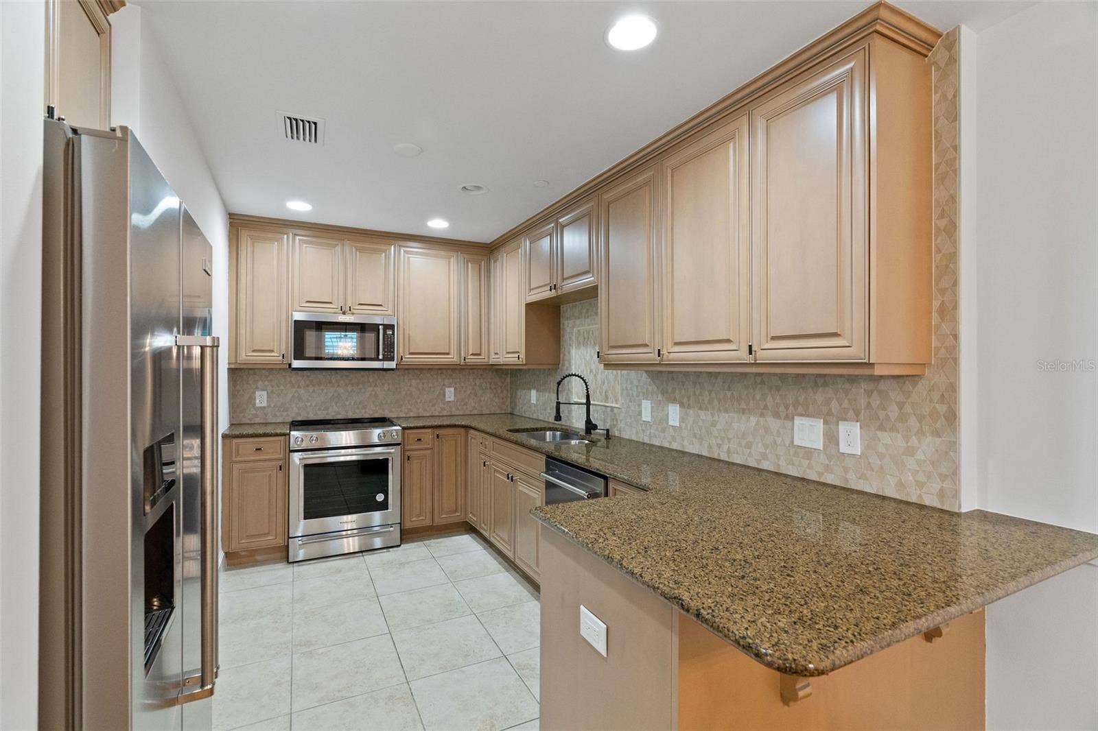 300 BEACH DRIVE NE, #309, St Petersburg, FL 33701 300 BEACH DRIVE NE, #309, St Petersburg, FL 33701