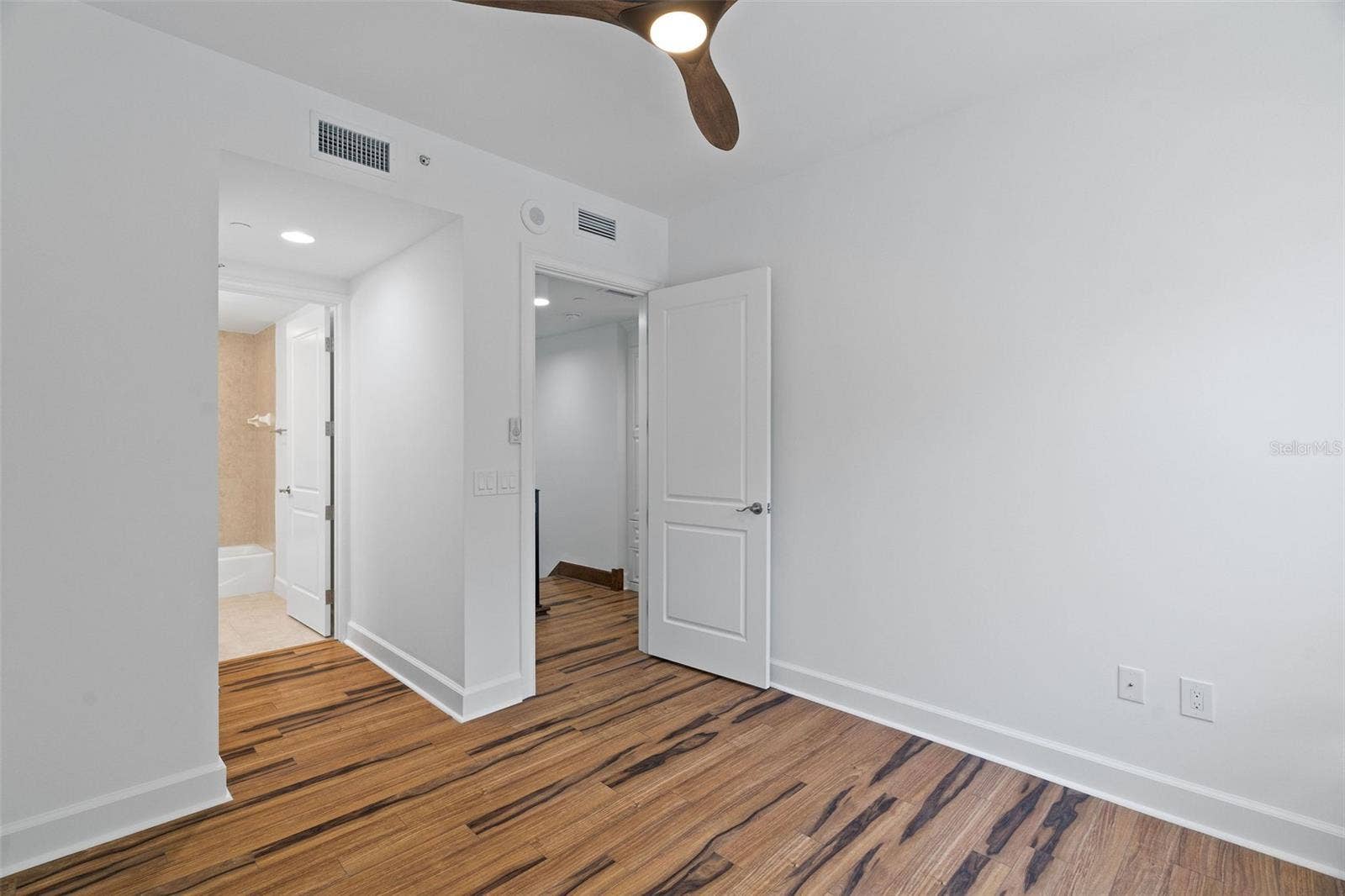 300 BEACH DRIVE NE, #309, St Petersburg, FL 33701 300 BEACH DRIVE NE, #309, St Petersburg, FL 33701