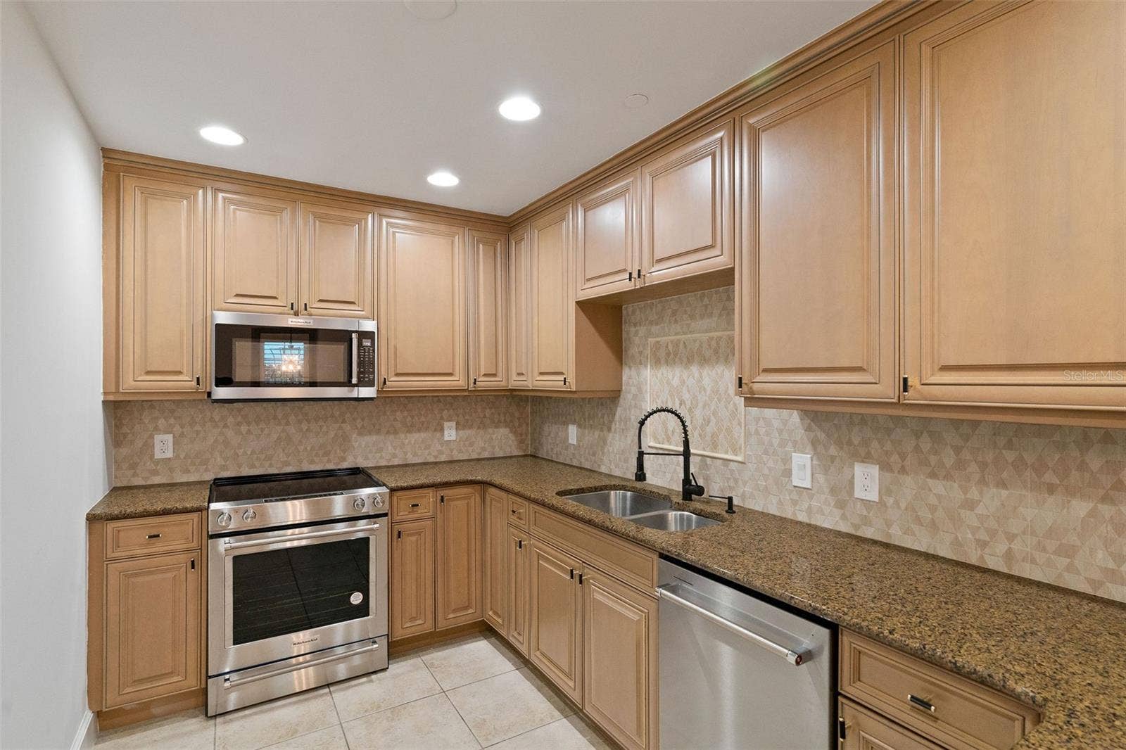 300 BEACH DRIVE NE, #309, St Petersburg, FL 33701 300 BEACH DRIVE NE, #309, St Petersburg, FL 33701