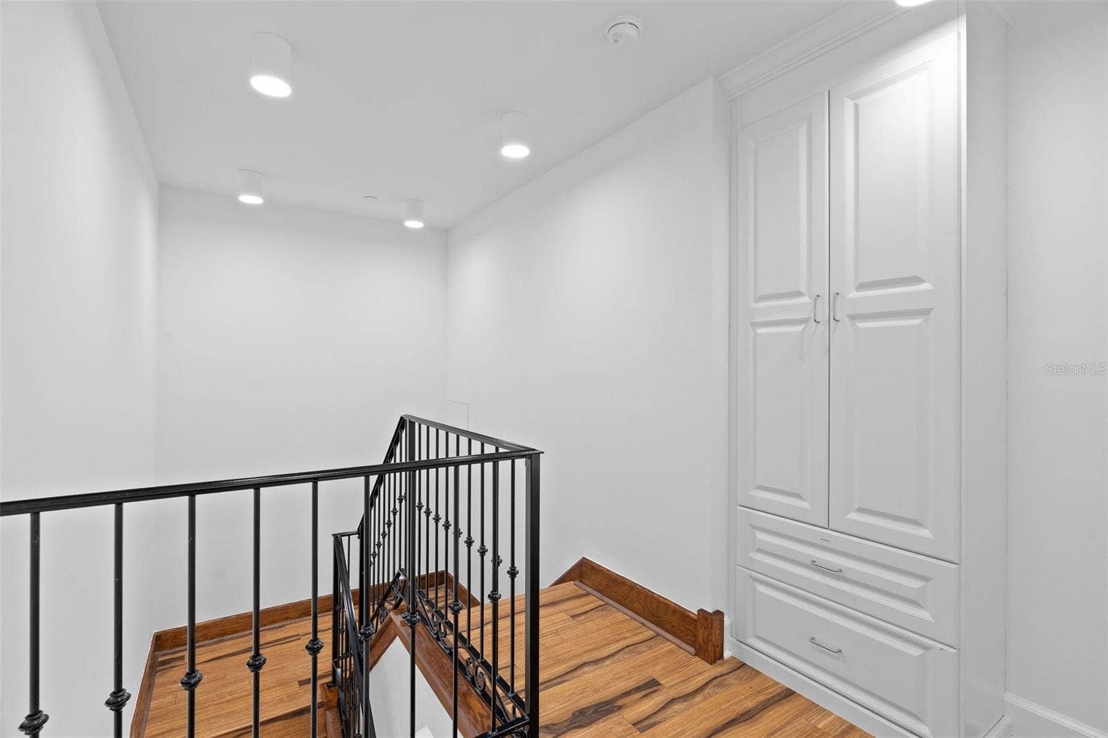 300 BEACH DRIVE NE, #309, St Petersburg, FL 33701 300 BEACH DRIVE NE, #309, St Petersburg, FL 33701