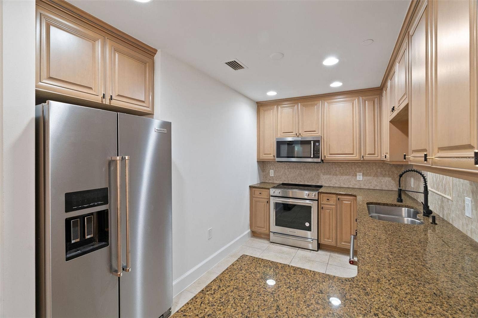 300 BEACH DRIVE NE, #309, St Petersburg, FL 33701 300 BEACH DRIVE NE, #309, St Petersburg, FL 33701