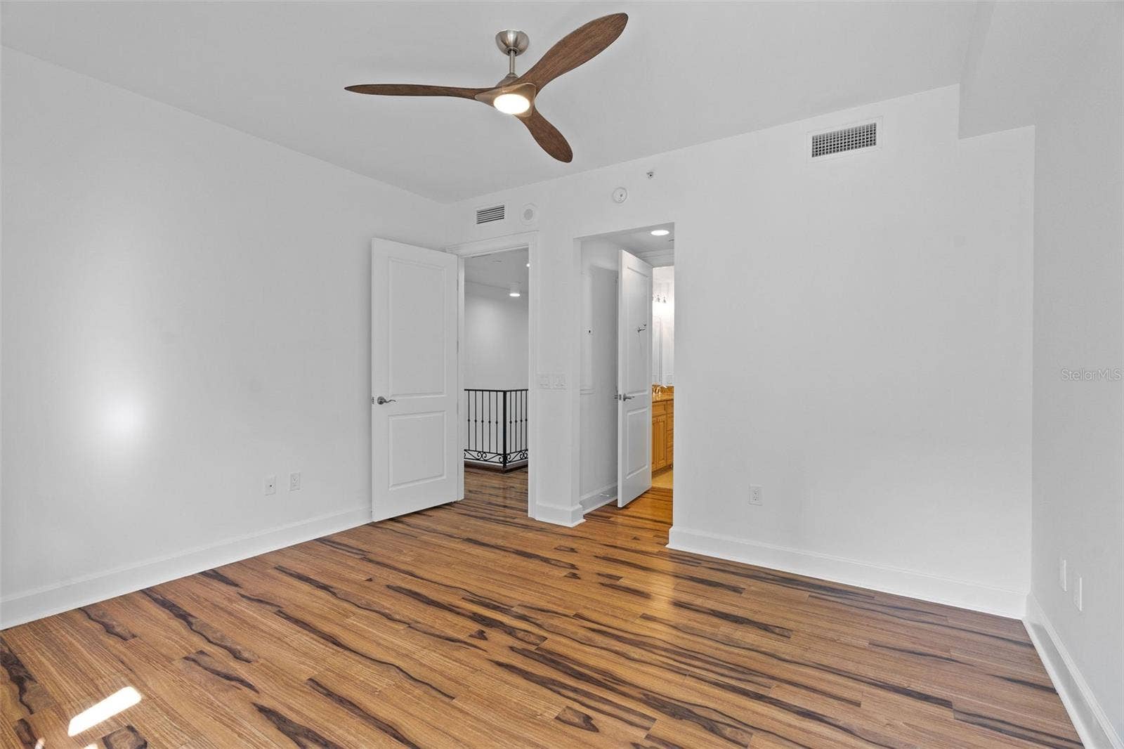 300 BEACH DRIVE NE, #309, St Petersburg, FL 33701 300 BEACH DRIVE NE, #309, St Petersburg, FL 33701