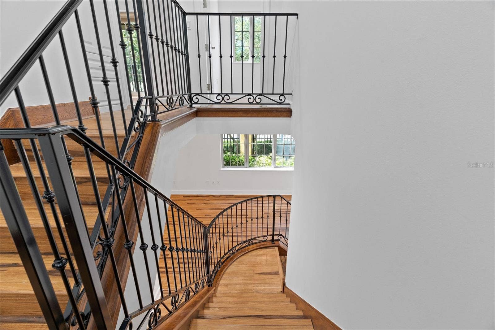 300 BEACH DRIVE NE, #309, St Petersburg, FL 33701 300 BEACH DRIVE NE, #309, St Petersburg, FL 33701