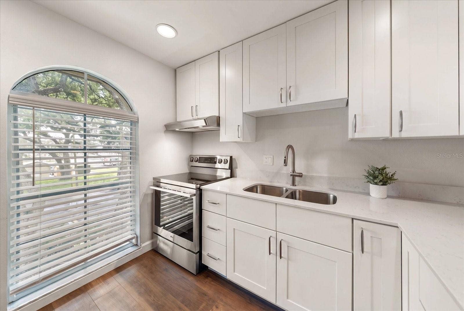 1975 W BAY DRIVE, #109, Largo, FL 33770 Completely updated kitchen.