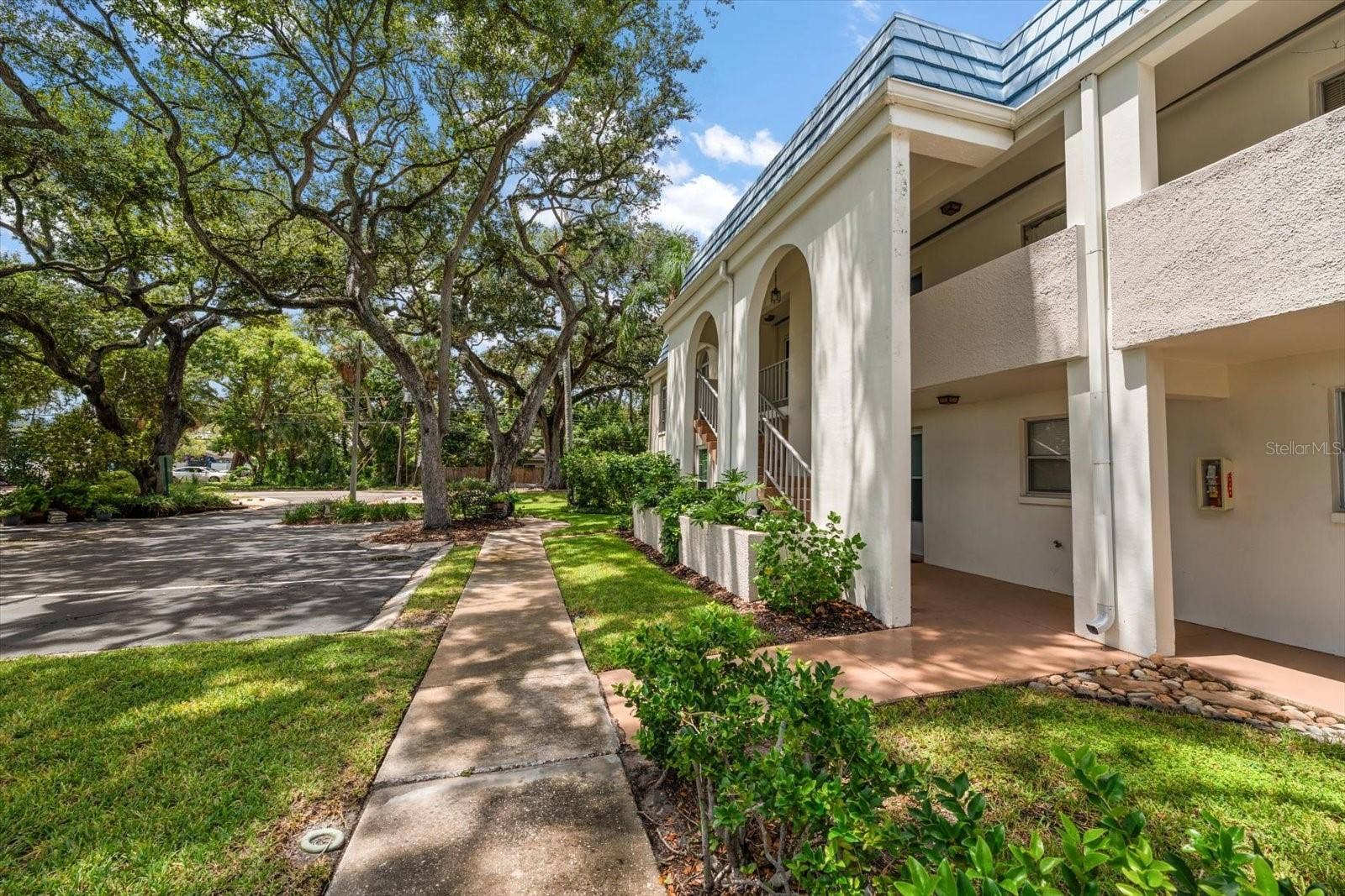 1975 W BAY DRIVE, #109, Largo, FL 33770 Front of building