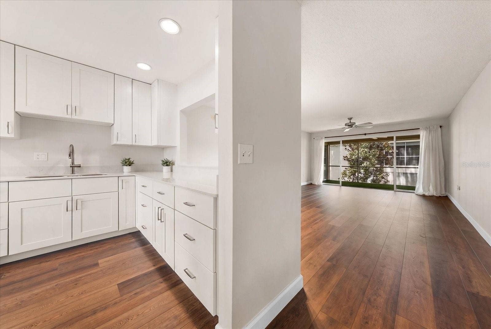 1975 W BAY DRIVE, #109, Largo, FL 33770 Open floor plan