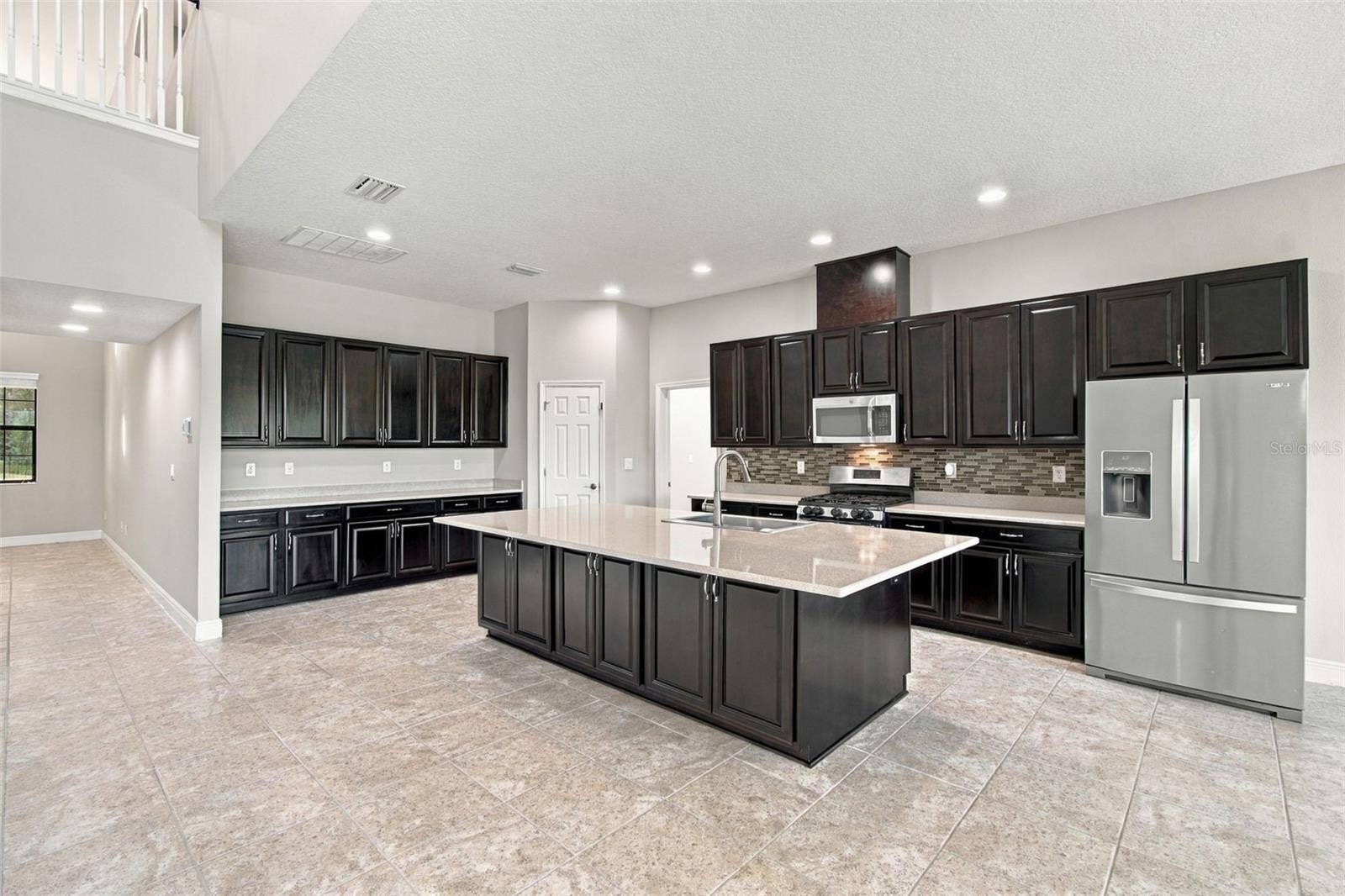 5830 WATERCOLOR DRIVE, Lithia, FL 33547 Tons of Counter Space
