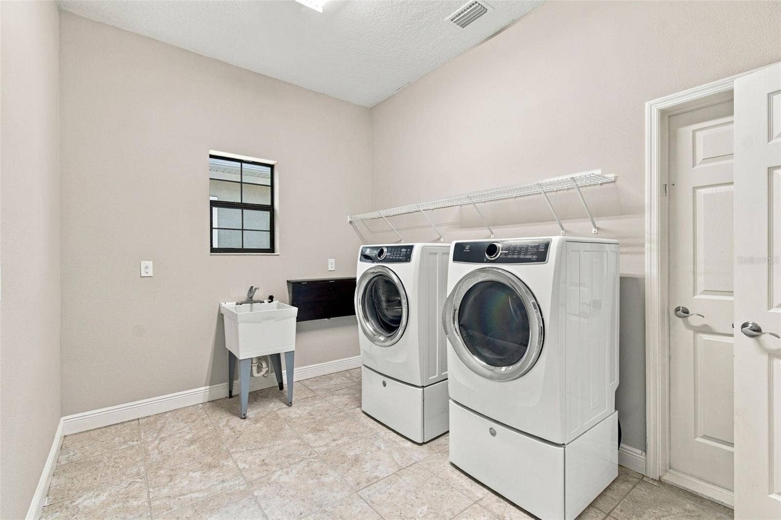5830 WATERCOLOR DRIVE, Lithia, FL 33547 Large Laundry Room