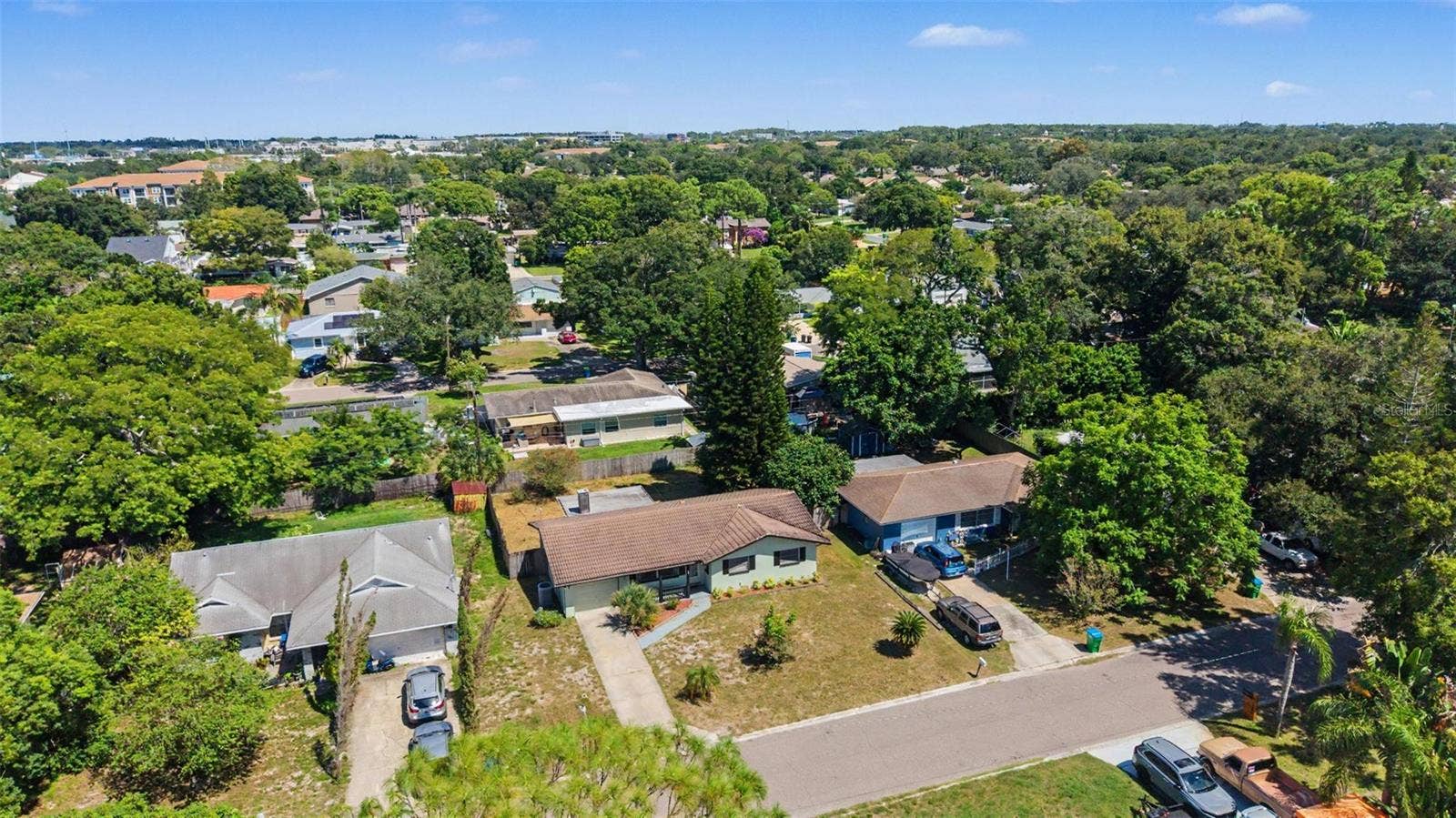 1073 KENWOOD DRIVE, Dunedin, FL 34698 1073 KENWOOD DRIVE, Dunedin, FL 34698