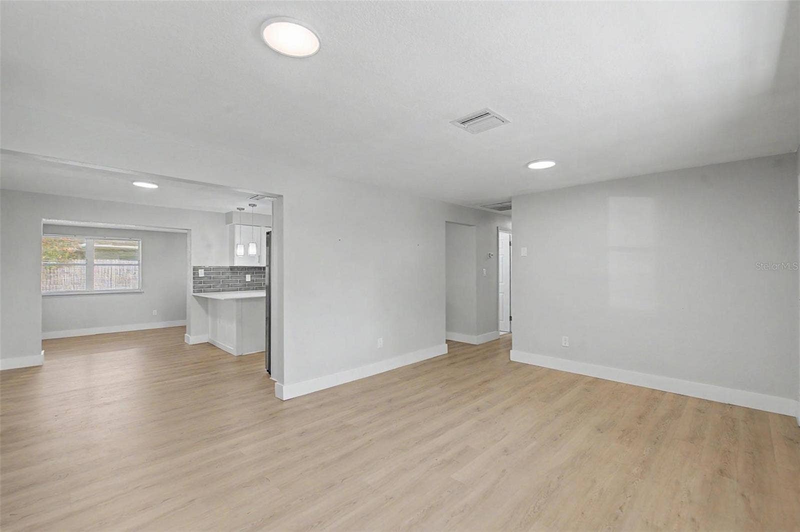 1073 KENWOOD DRIVE, Dunedin, FL 34698 1073 KENWOOD DRIVE, Dunedin, FL 34698