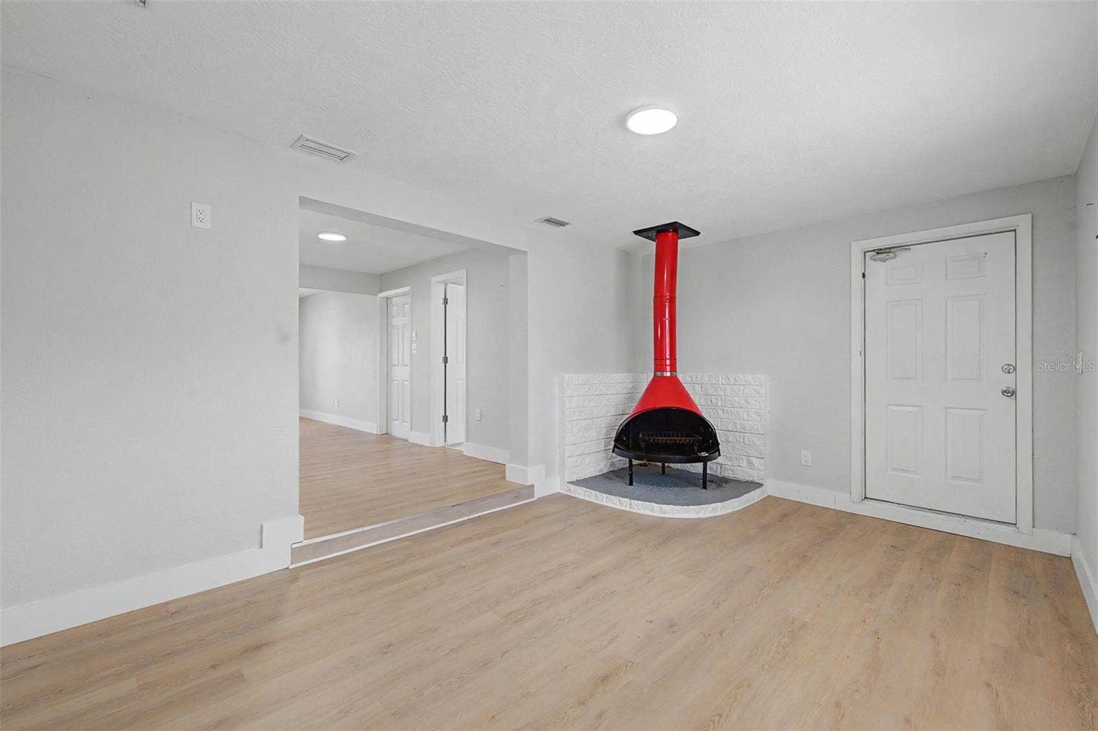 1073 KENWOOD DRIVE, Dunedin, FL 34698 1073 KENWOOD DRIVE, Dunedin, FL 34698