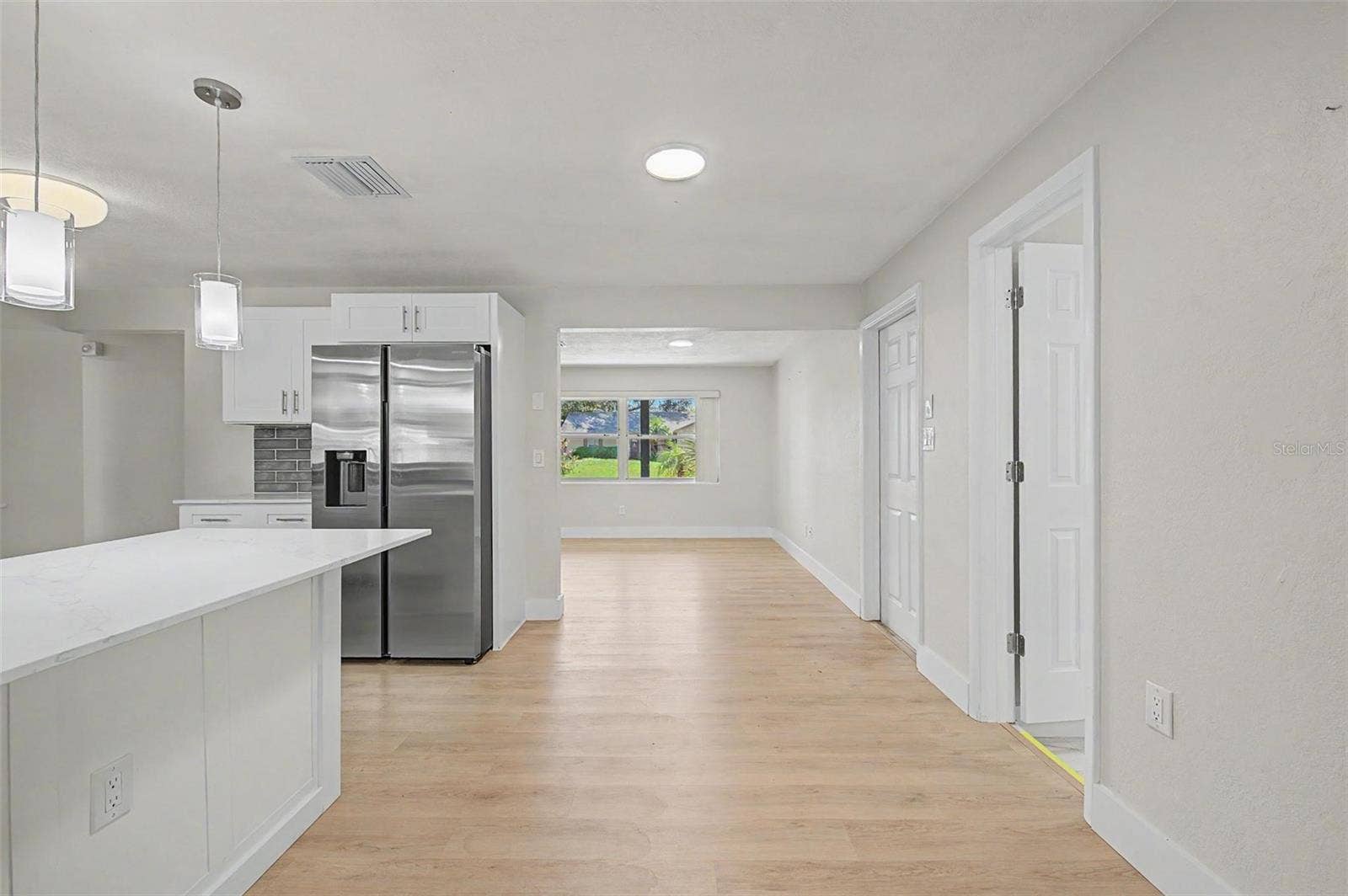 1073 KENWOOD DRIVE, Dunedin, FL 34698 1073 KENWOOD DRIVE, Dunedin, FL 34698