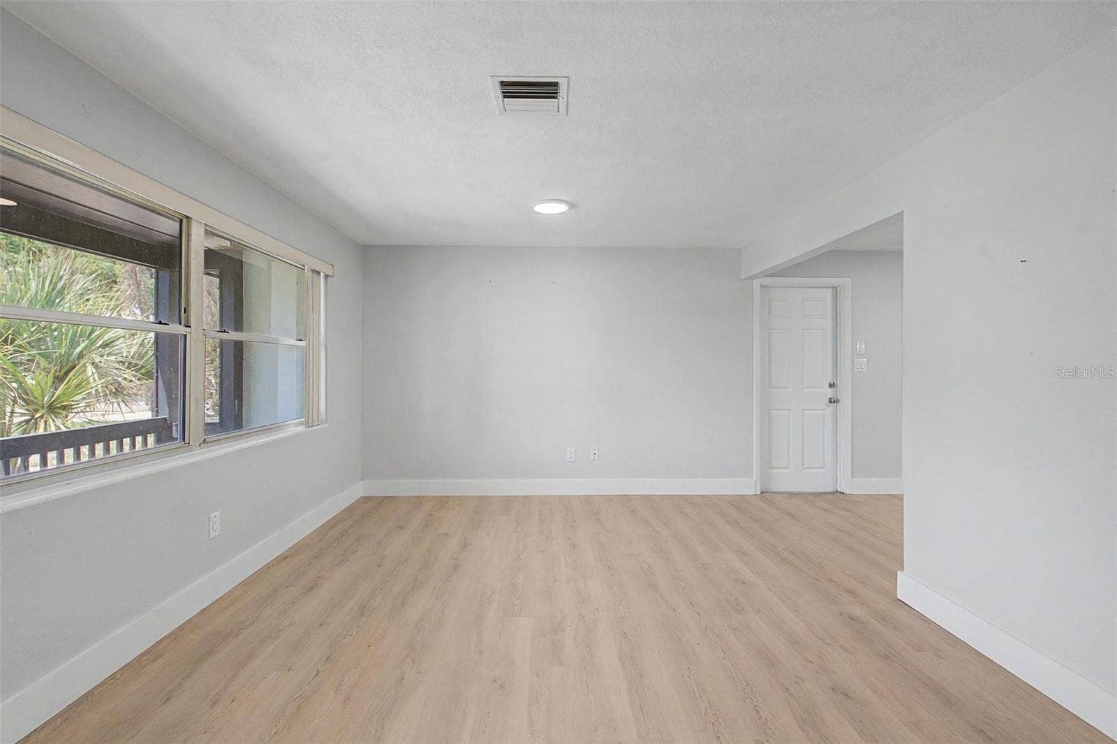 1073 KENWOOD DRIVE, Dunedin, FL 34698 1073 KENWOOD DRIVE, Dunedin, FL 34698