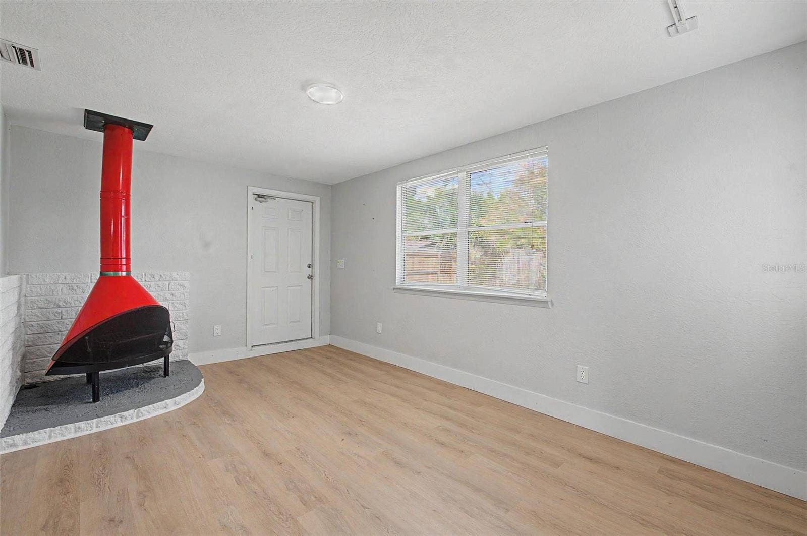 1073 KENWOOD DRIVE, Dunedin, FL 34698 1073 KENWOOD DRIVE, Dunedin, FL 34698