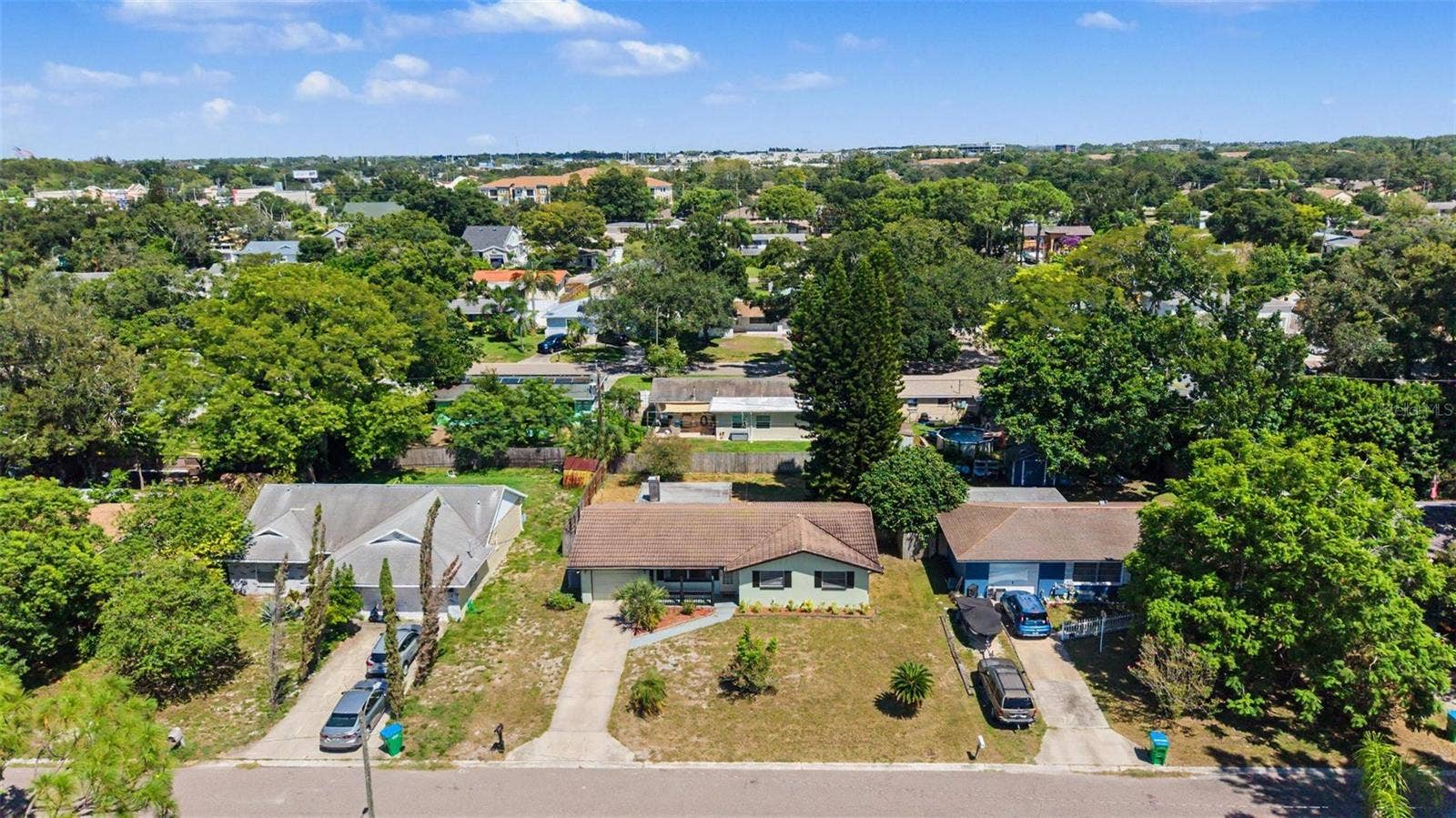 1073 KENWOOD DRIVE, Dunedin, FL 34698 1073 KENWOOD DRIVE, Dunedin, FL 34698