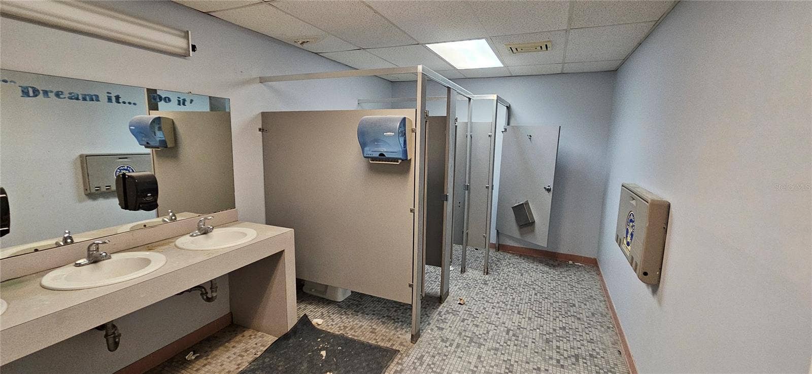 11501 WALKER AVENUE, Seminole, FL 33772 11501 WALKER AVENUE, Seminole, FL 33772