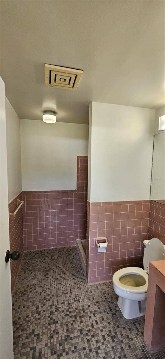 11501 WALKER AVENUE, Seminole, FL 33772