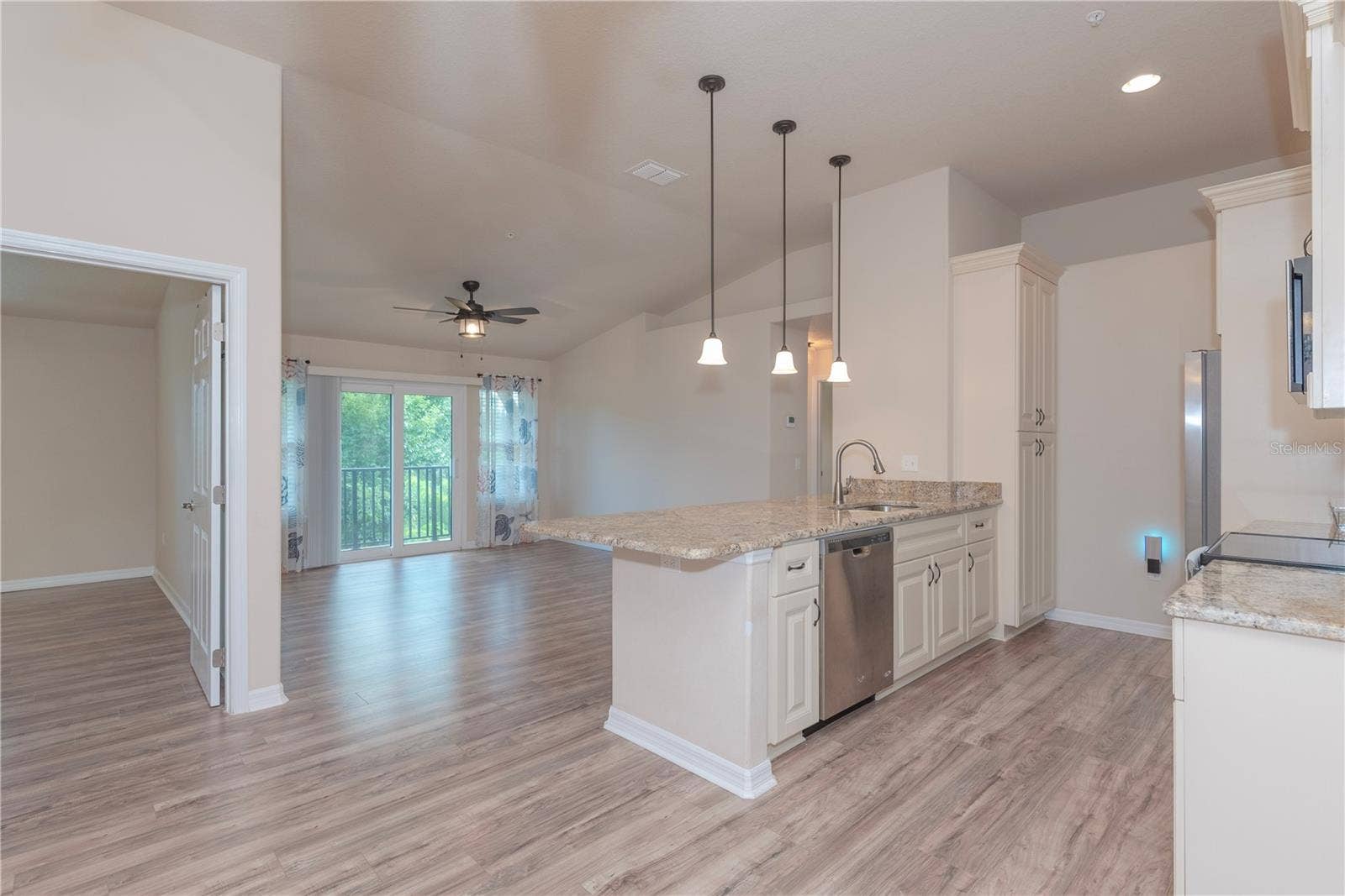 5065 ROYAL PALMS WAY, #303, New Port Richey, FL 34652 Open floor plan with cathedral ceilings.