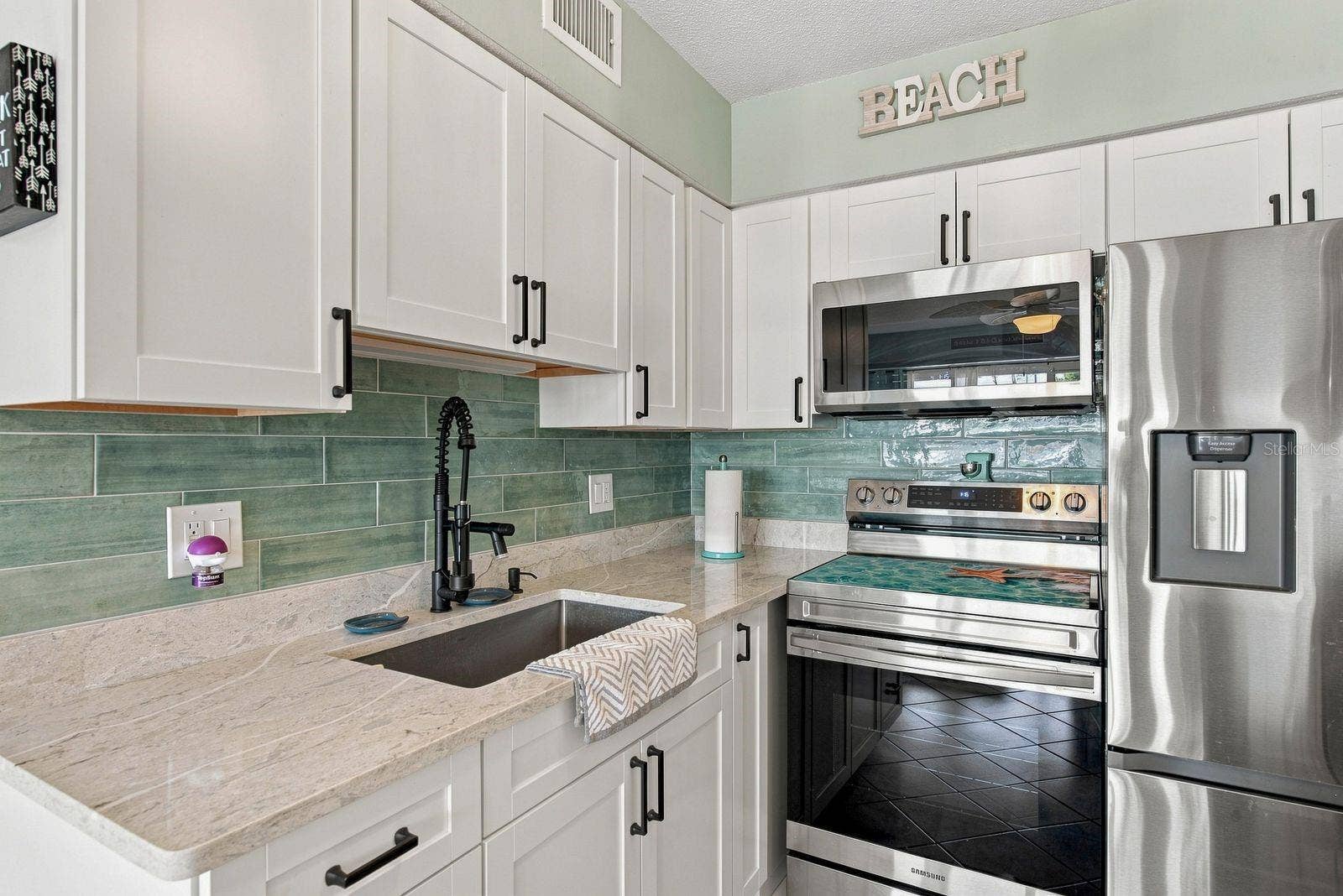 593 WESTWINDS DRIVE, #593, Palm Harbor, FL 34683