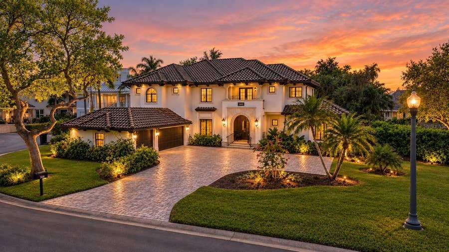 Property photo for 1100 TORTUGA CIRCLE NE, St Petersburg, FL
