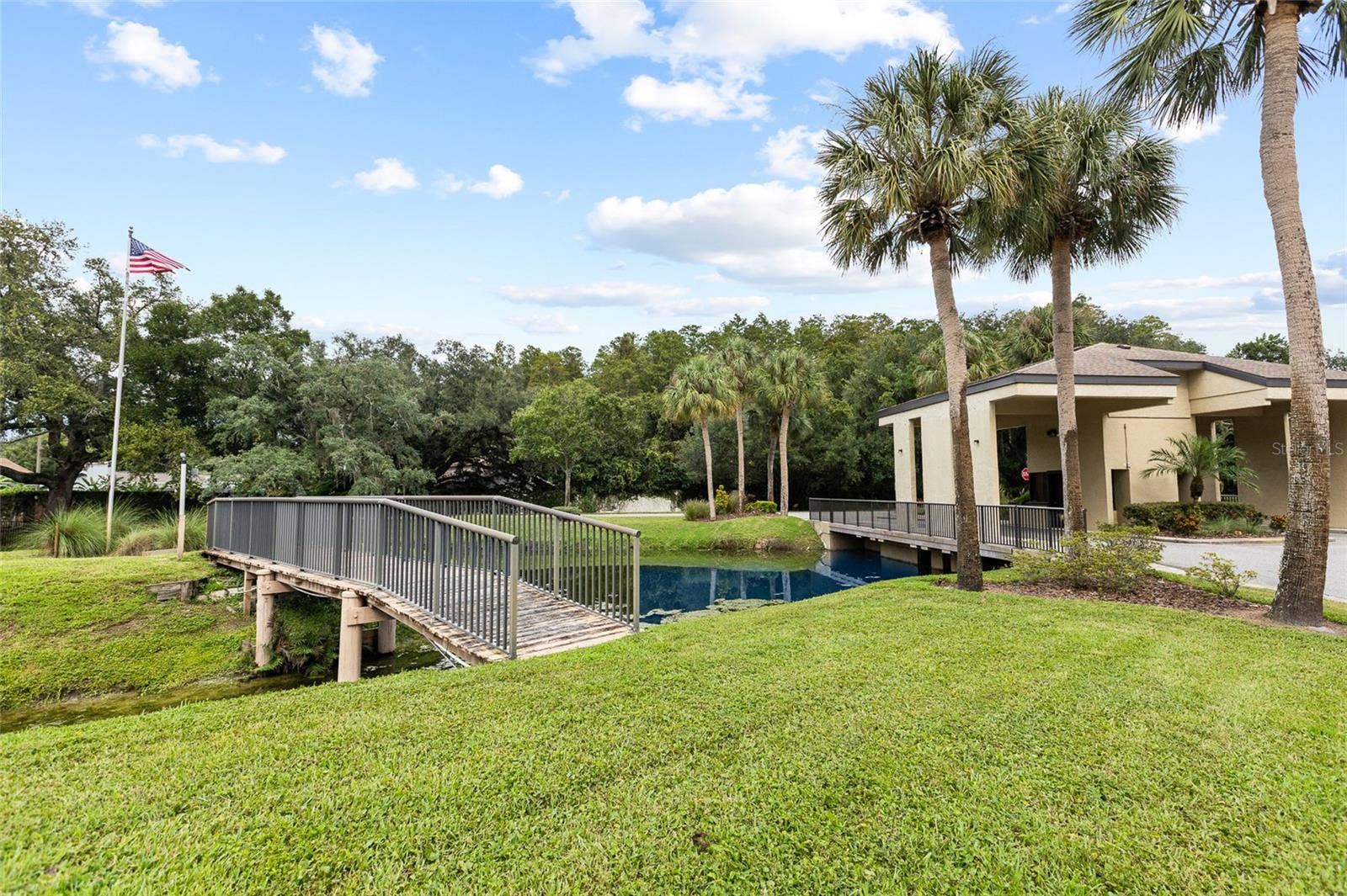 13626 GREENFIELD DRIVE, #109, Tampa, FL 33618 Community Entrance & Grounds