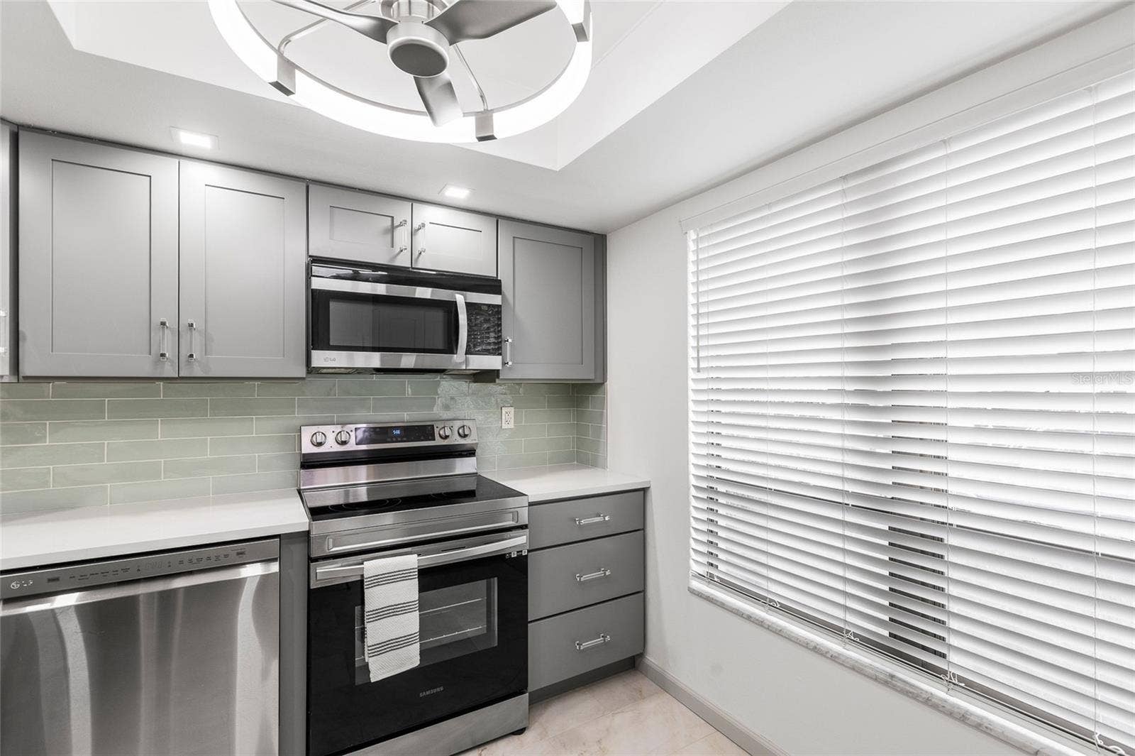 13626 GREENFIELD DRIVE, #109, Tampa, FL 33618 Kitchen
