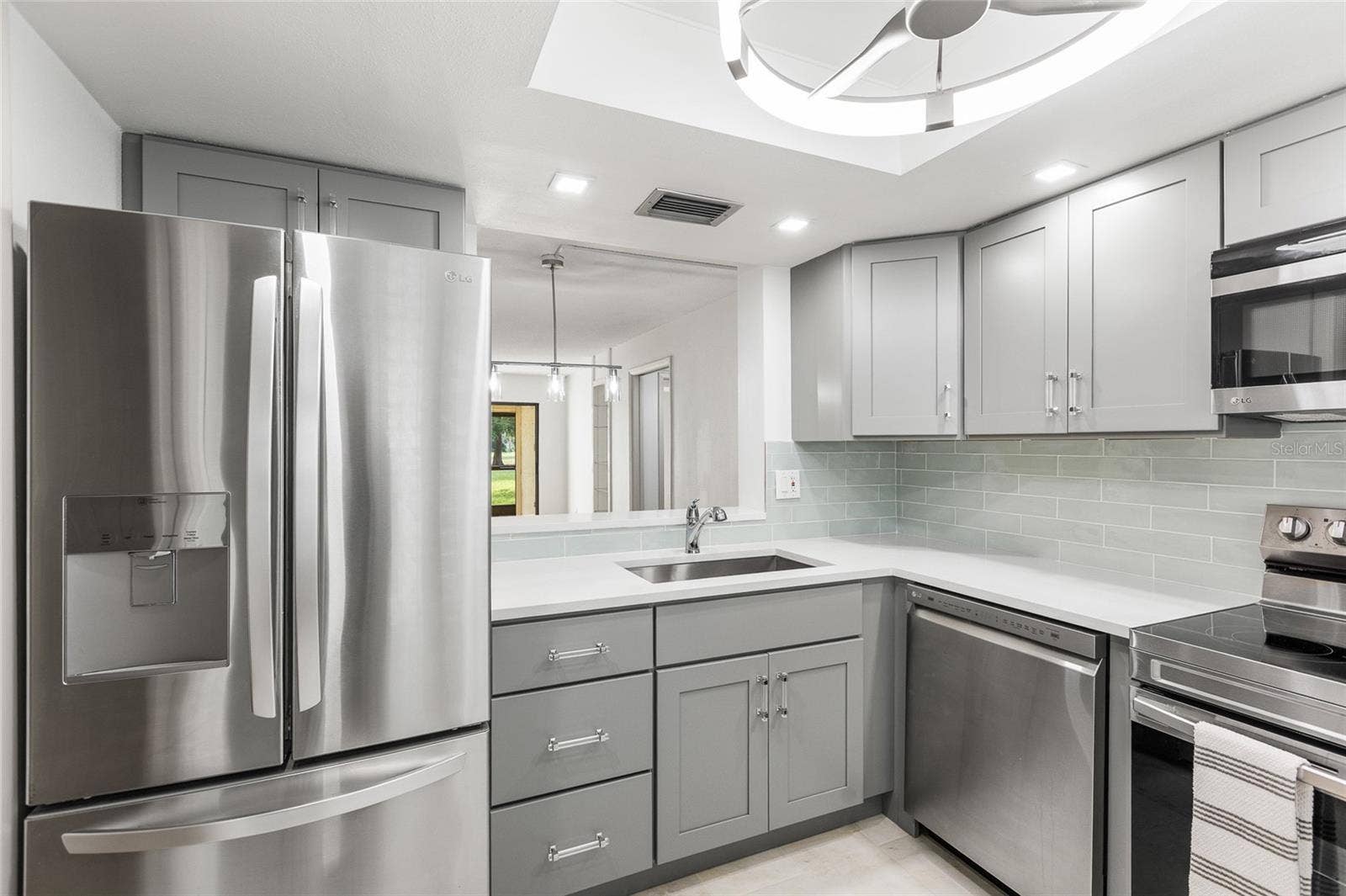 13626 GREENFIELD DRIVE, #109, Tampa, FL 33618 Kitchen