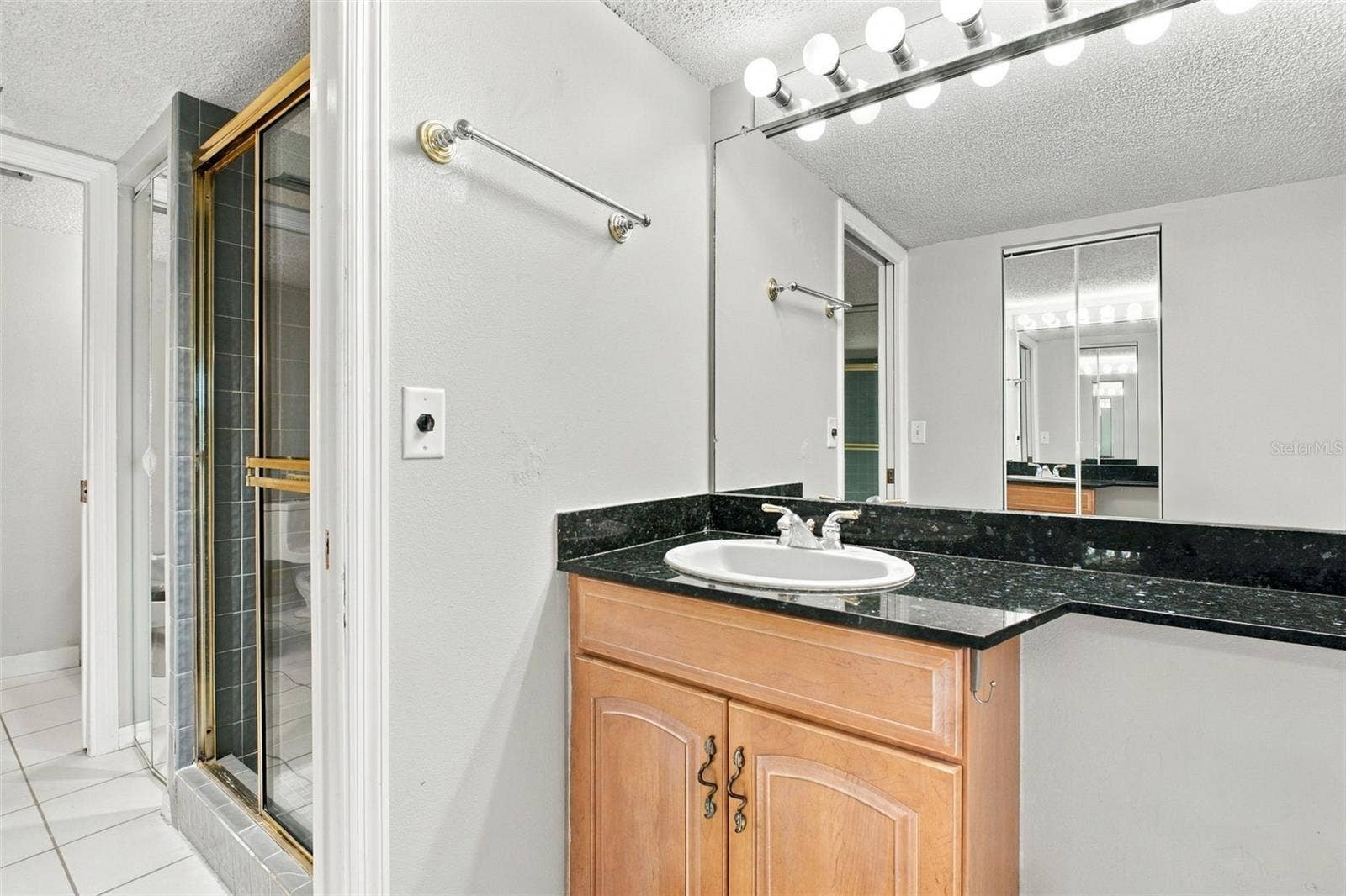 2nd bathroom