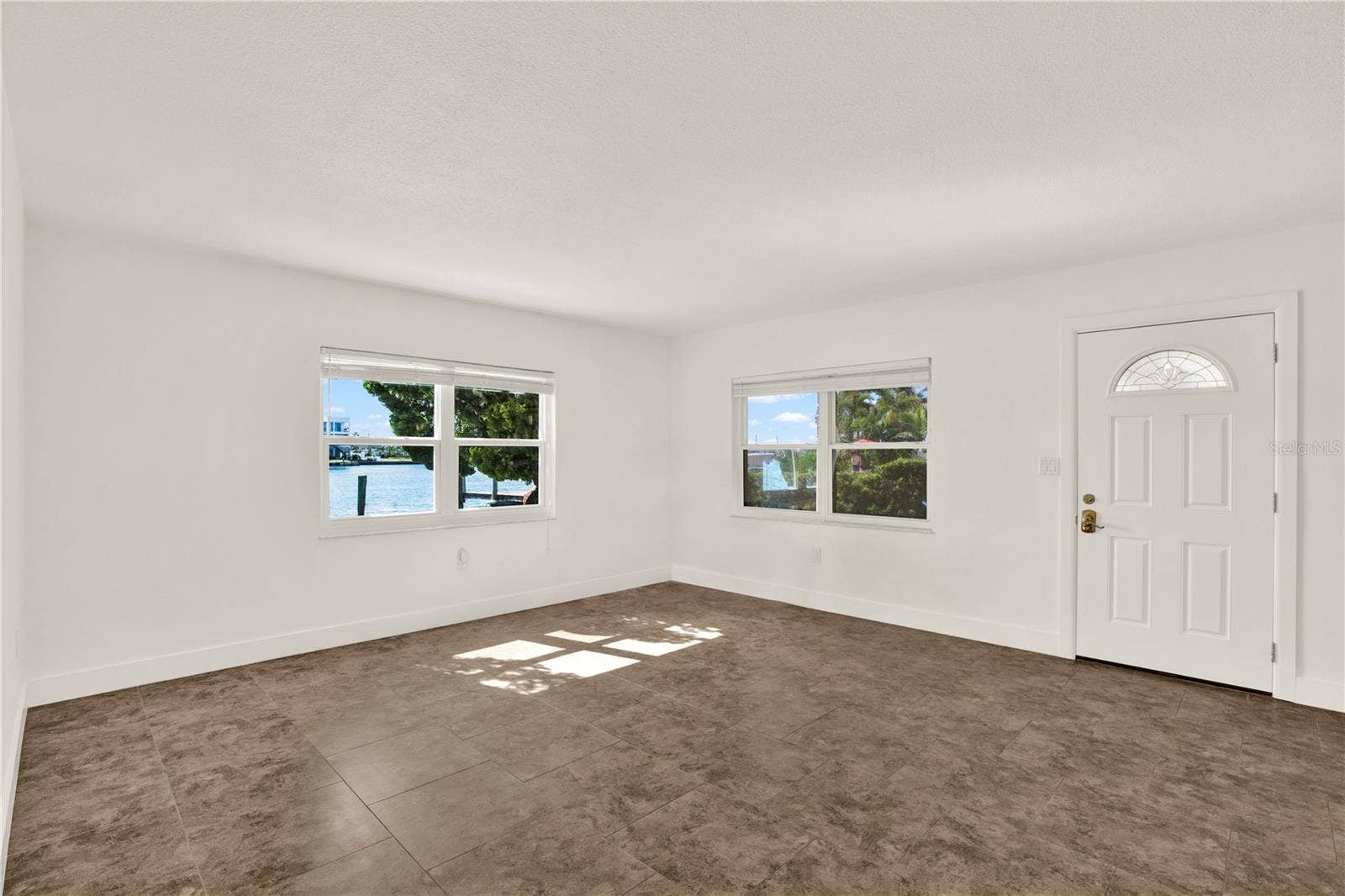 283 104TH AVENUE, #106, Treasure Island, FL 33706 Living Room