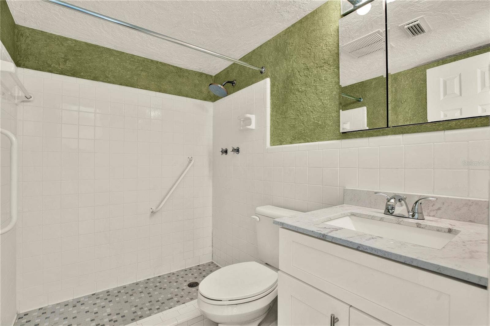 283 104TH AVENUE, #106, Treasure Island, FL 33706 En Suite Bathroom