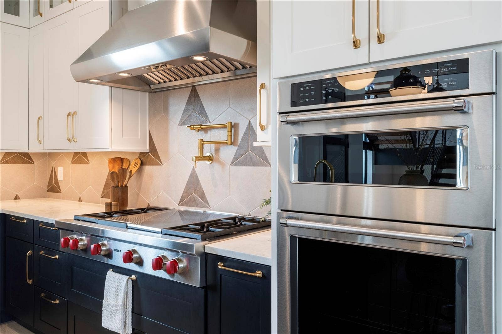 7973 CAUSEWAY BOULEVARD N, St Petersburg, FL 33707 Kitchen 3