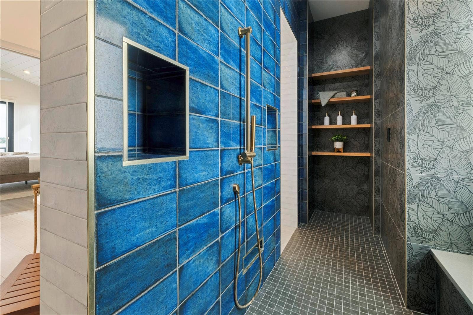 7973 CAUSEWAY BOULEVARD N, St Petersburg, FL 33707 Primary Shower