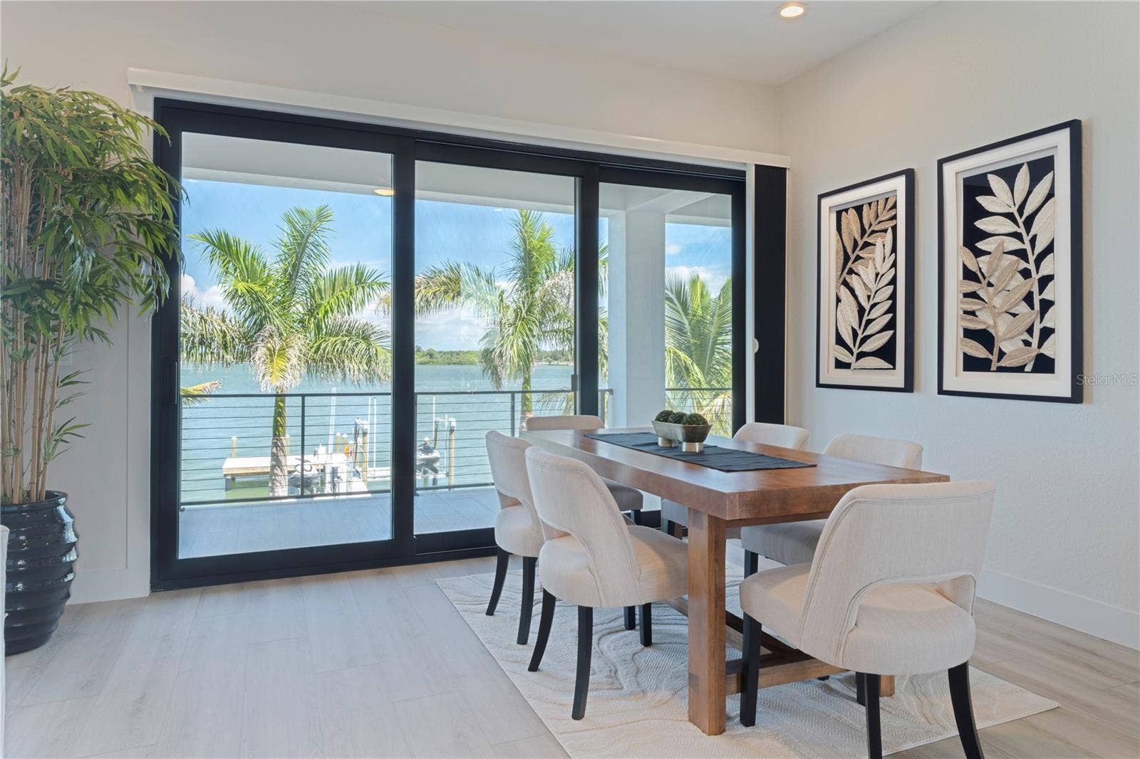 7973 CAUSEWAY BOULEVARD N, St Petersburg, FL 33707 Dining room