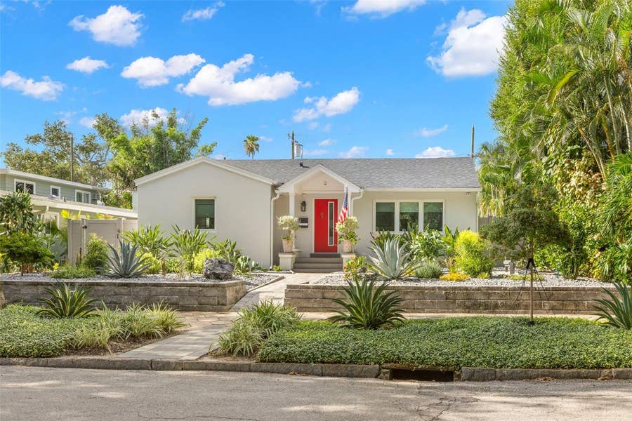 Property photo for 566 13TH AVENUE NE, St Petersburg, FL