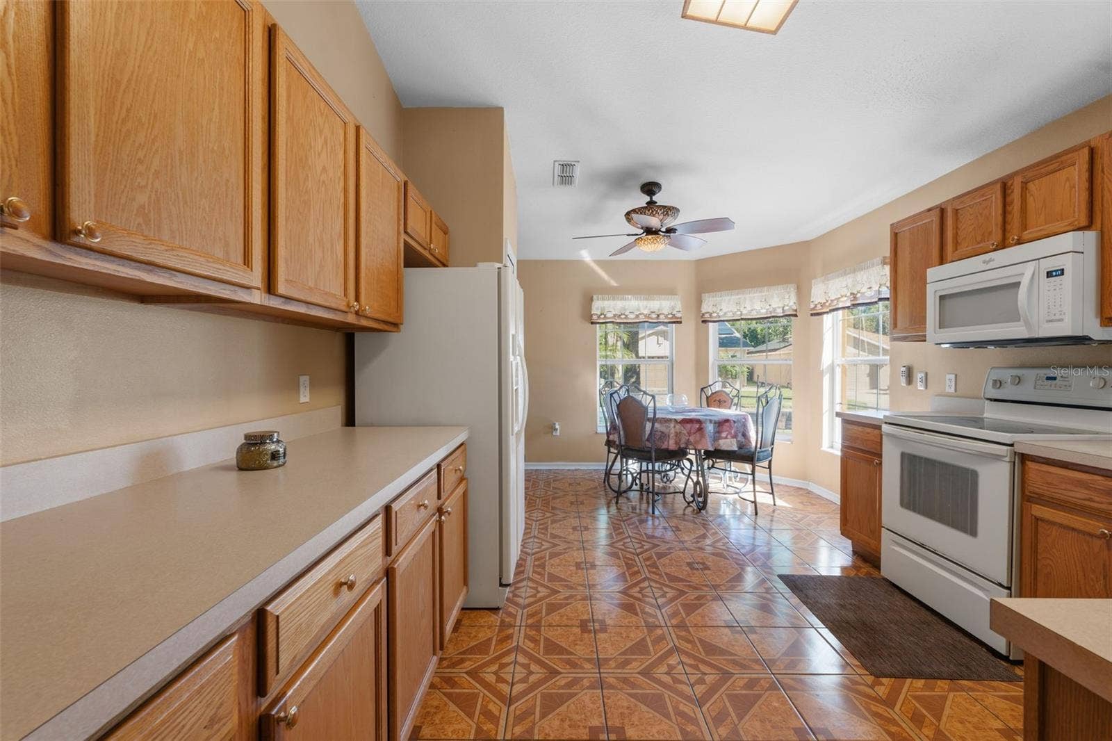 566 VINEYARD WAY, Poinciana, FL 34759 Kitchen with Breakfast Nook