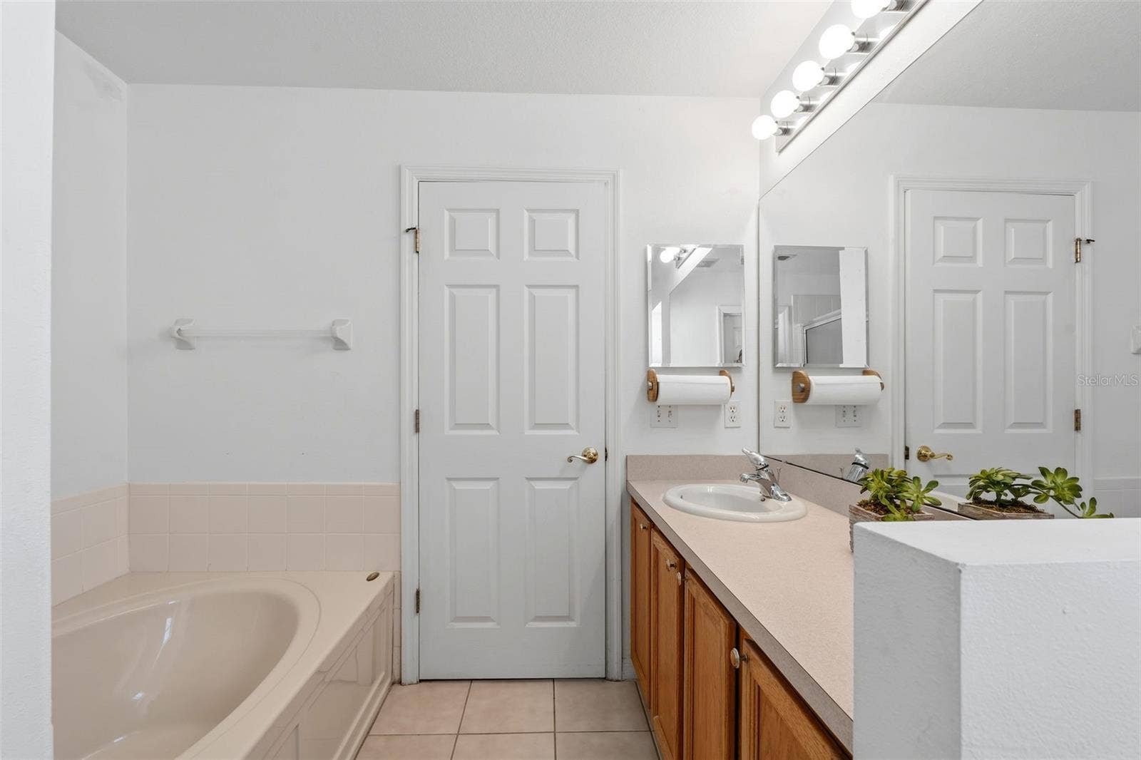 566 VINEYARD WAY, Poinciana, FL 34759 Primary Bath