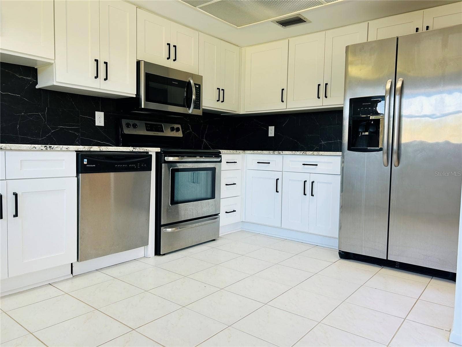 60 KAY COURT, Oldsmar, FL 34677 60 KAY COURT, Oldsmar, FL 34677