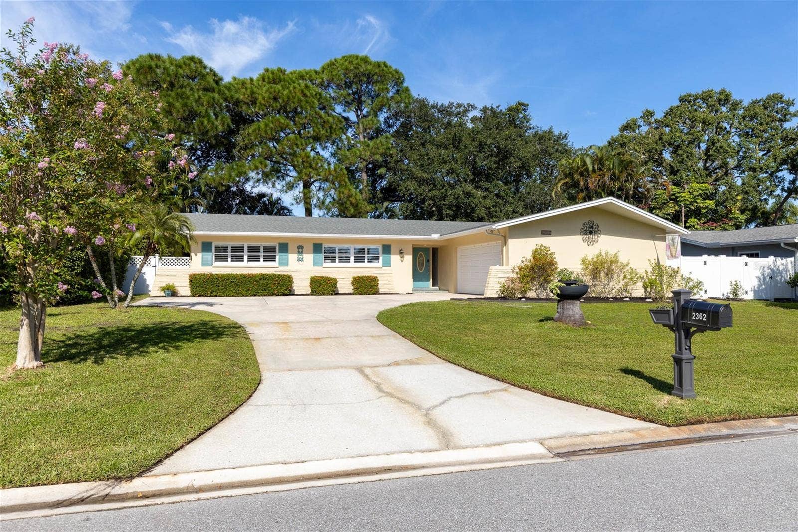 2362 MANGRUM DR, Dunedin, FL 34698 2362 MANGRUM DR, Dunedin, FL 34698