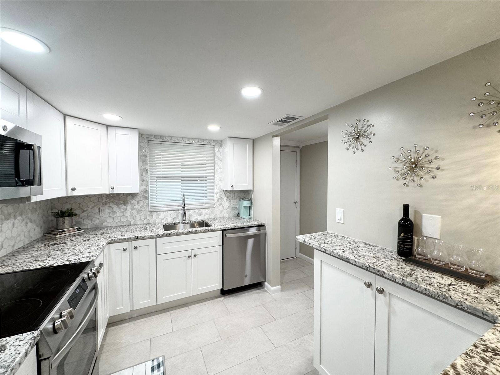 1100 E BAY DRIVE, #3, Largo, FL 33770 1100 E BAY DRIVE, #3, Largo, FL 33770